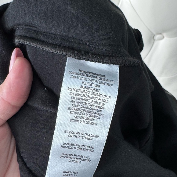 Calvin Klein Women’s Jeans. - Picture 7 of 7